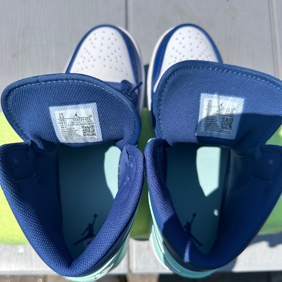 Size 9.5 - Nike Air Jordan 1 Mid Mystic Mens Navy Mint White Sneaker 554724-413 - Picture 16 of 16